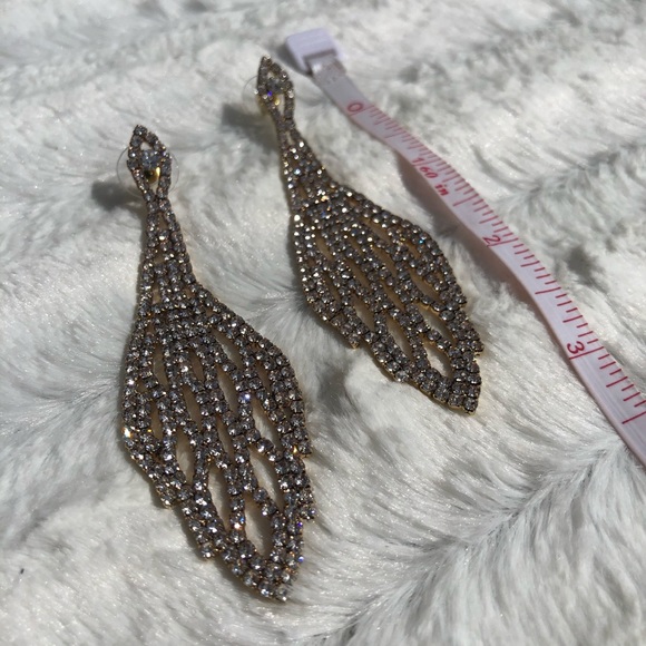 Jeweled 3 inch drop sparkling stunner Eyecatcher✨ - Picture 6 of 12